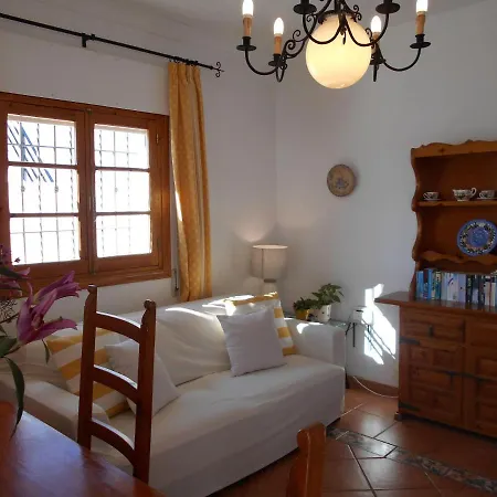 300-meter-bis-zum-strand-caracola-wohnung-mit-garten